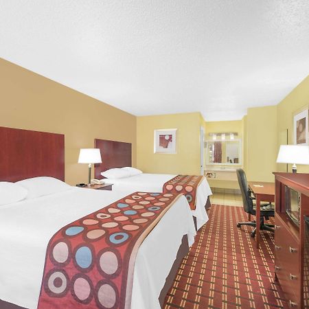 Super 8 By Wyndham Kerrville Tx Exterior photo